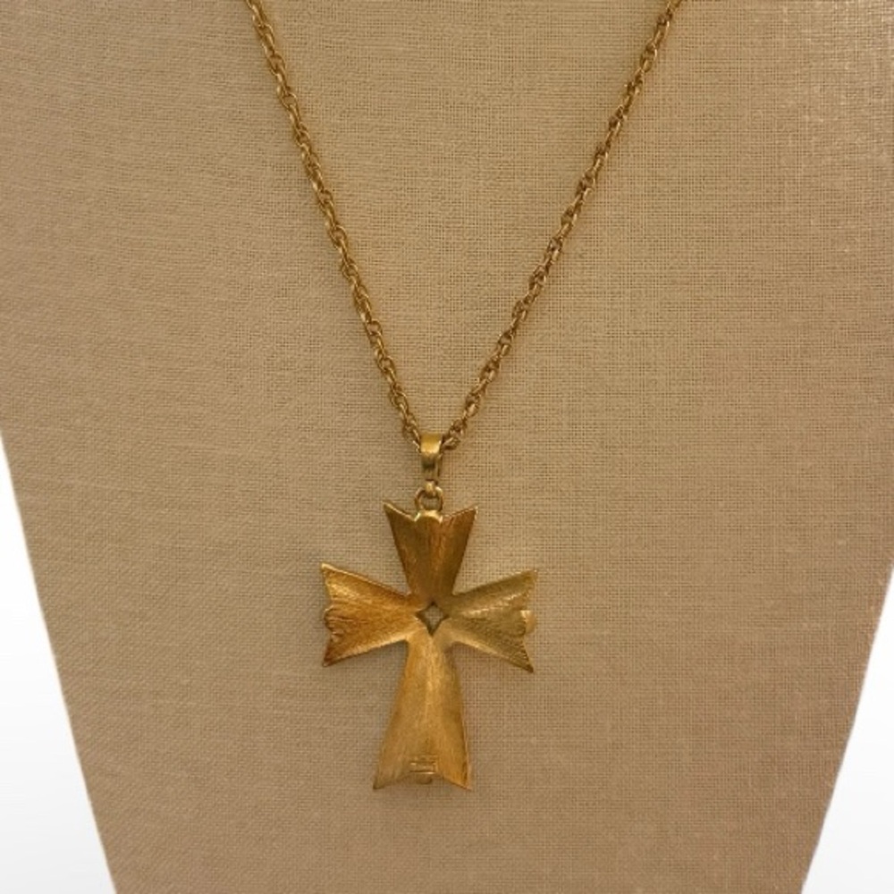 Vintage Crown Trifari 18k Gold Plate White Enamel Maltese Cross Pendant Necklace - Picture 4 of 6